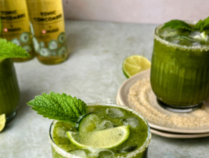 Erfrischender Gurken-Matcha Tonic